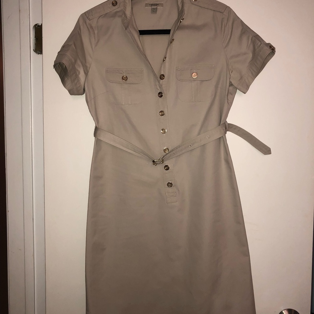 Burberry khaki dress with belt